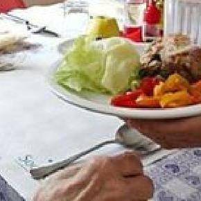 Consegna di pasti a domicilio ad anziani Consegna di pasti a domicilio ad anziani